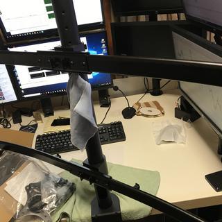 モニターアーム6画面用、システム入れ替えの為出品、中央市付近での待ち合わせ希望、梱包などは無いのでお安くどうぞ！の画像