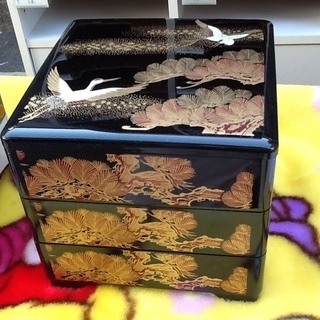 【スリーコイン】未使用品の三段重　昔品・自宅保管品　必要な方はどうぞ