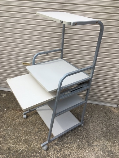 ELECOMのパソコンデスク♪