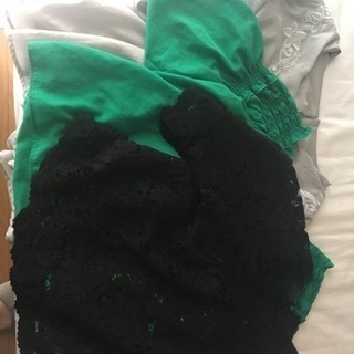 女性物、冬服と少し夏物の服、靴差し上げます。