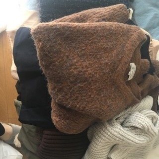 女性物、冬服と少し夏物の服、靴差し上げます。の画像