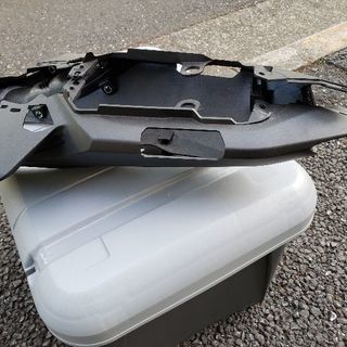 MT-07 キャリア　リヤBOX 　加工済みテールカウル　セットの画像