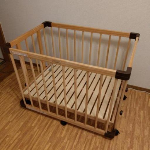 ファルスカ　Farska ベビーベッド　マットレス付き