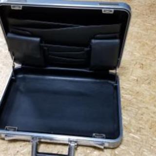 ZERO HALLIBURTON アタッシュケースの画像