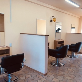 美容師さん募集！【小泉店】◆日曜祝日が定休日◆９時～夕方４時に閉店◆社保完備◆主婦(夫)美容師多数在籍の画像