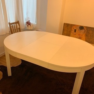 ダイニングテーブルの画像