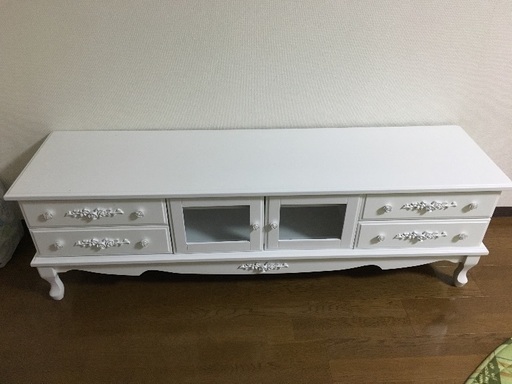 ねこ脚のテレビ台