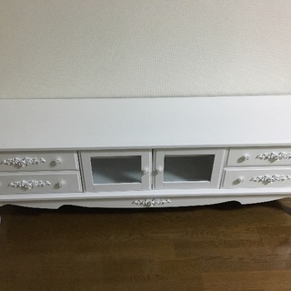 ねこ脚のテレビ台の画像