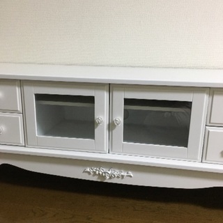 ねこ脚のテレビ台の画像