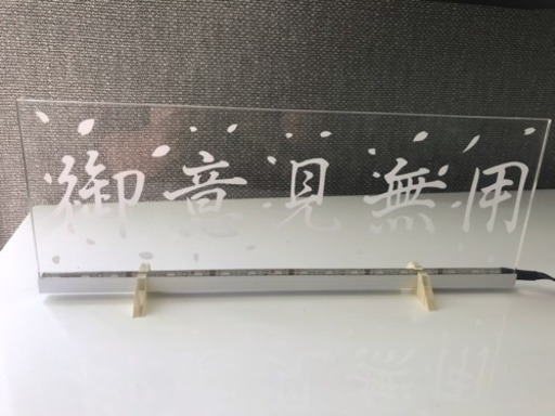ディスプレイ  七色に光ります  クリア