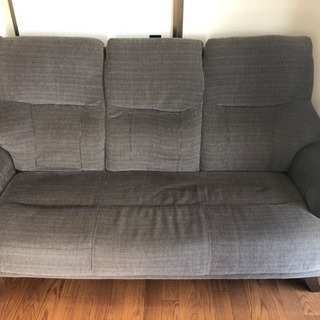 『緊急募集』ニトリ 15000円ぐらいで購入した3人掛けソファーの画像