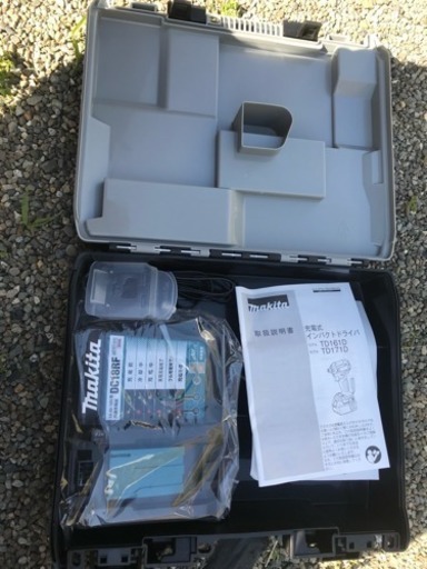 マキタ 収納ケース＆バッテリー充電機 2点セット 13日まで