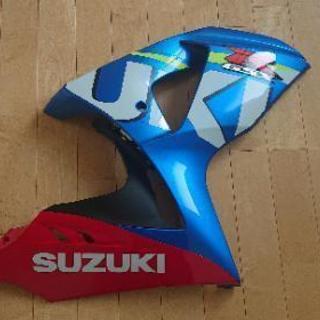 GSXR1000L6の純正サイドカウル(右)です。