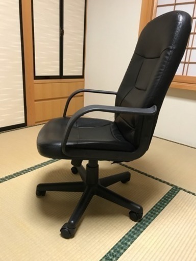 オフィスチェアー