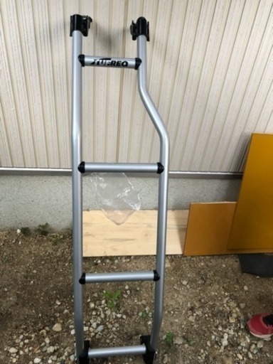 ハイエース リアラダー