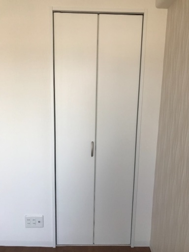クローゼット 折れ戸 ほぼ未使用