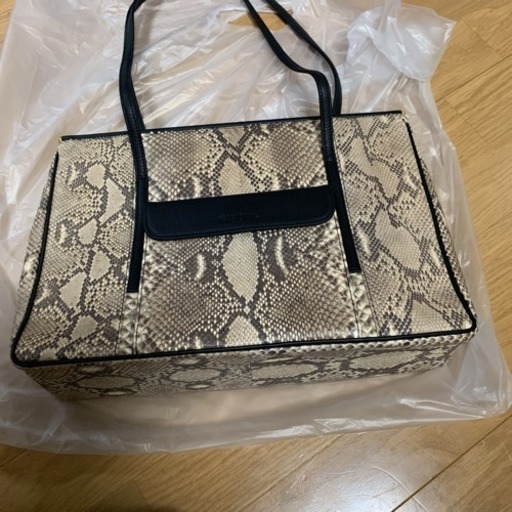 パイソンビジネスバック