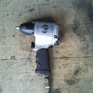 小型インパクトレンチ