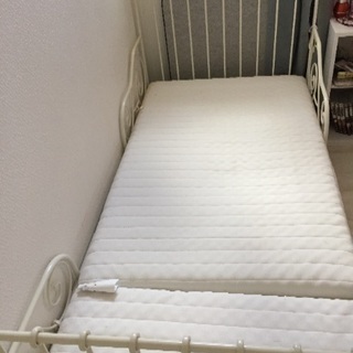 イケア IKEA MINNEN 伸縮性　ベッドの画像