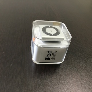 【新品未使用】 第4世代 2015年モデル Apple iPod shuffle 2GB シルバー MKMG2J/Aの画像