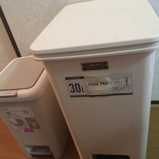 ペダル式ゴミ箱差し上げます