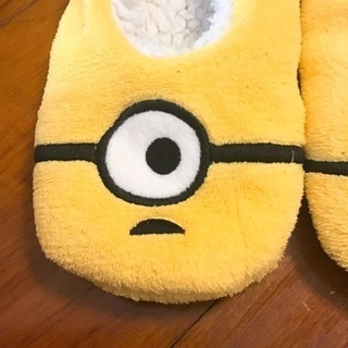 部屋用 もこもこ ミニオンズ スリッパの画像