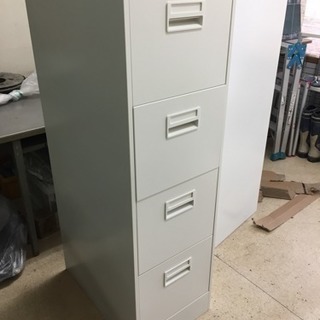 ほぼ新品、鍵付きキャビネット２個