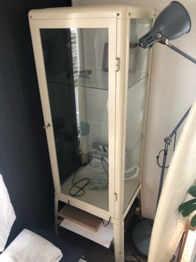 イケア ガラスキャビネット