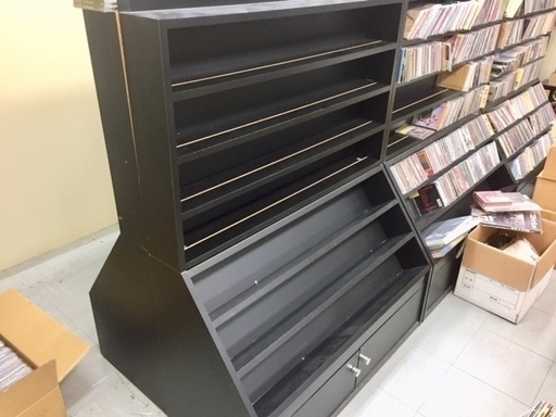 業務用CD棚　2台譲ります。