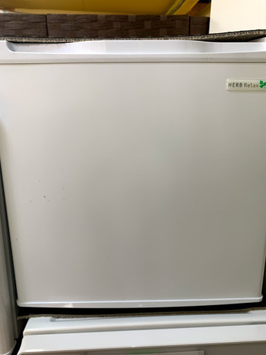 【送料無料・設置無料サービス有り】冷蔵庫 HerbRelax YRZ-C05B1 中古