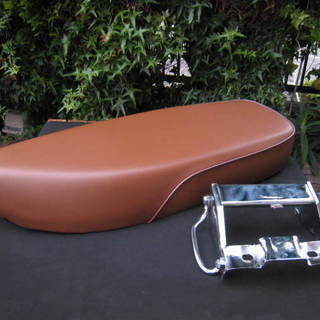 ★★★ホンダ スーパーカブ用ロングシート 金具付き