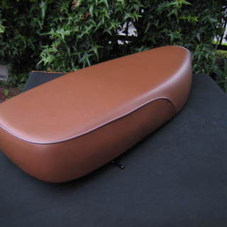 ★★★ホンダ スーパーカブ用ロングシート 金具付きの画像