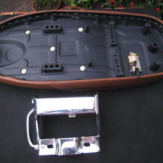 ★★★ホンダ スーパーカブ用ロングシート 金具付きの画像