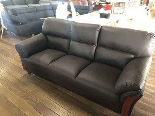 ほぼ新品！メーカーが8万円のソファーを投げ売ってくれました！15800円で販売します！限定5台！テーブルも付いてます♪