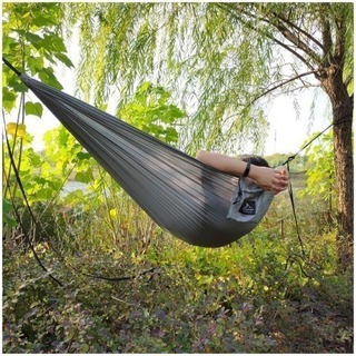 新品 ハンモック 軽量 超広い 耐荷重 350kg 2~3人用 風通し良い 野外 持ち運びやすい 速乾性 収納袋付き 固定用ロープ すぐ使えるの画像