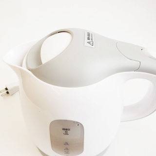 電気ケトル 1.0L コンパクトケトル コンパクト ホワイト KTK-300 動作確認済の画像