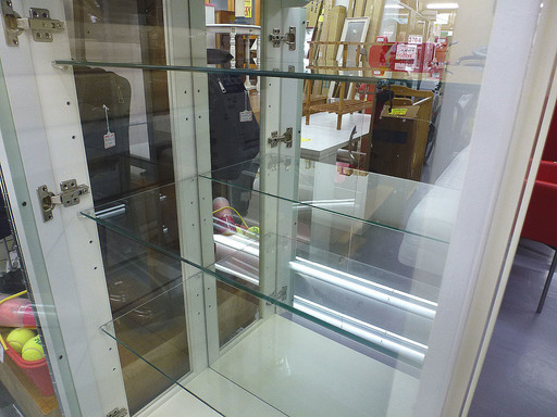 コレクションボード ガラスキャビネット 鏡面 ホワイト ライト付 コンパクト 札幌市手稲区
