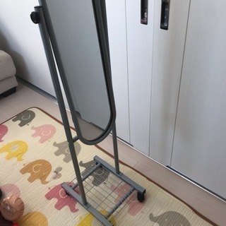 キャスター付き スタンドミラーの画像