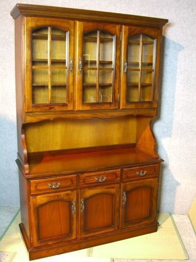 今だけチャンス！「ジモティー」見たよ～！ で5,000円引きの24,980円!＆配達無料！（札幌市内） カリモク家具 飾り棚 食器棚 キッチンボード コロニアル