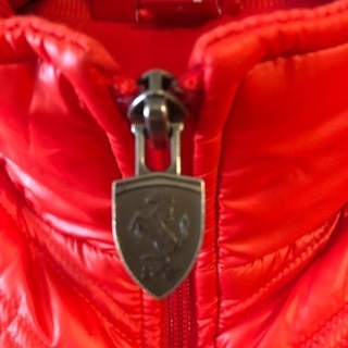 ↘️値下げ【中古・美品】フェラーリ×プーマ コラボ ダウンジャケット Ｓサイズ レッド系の画像