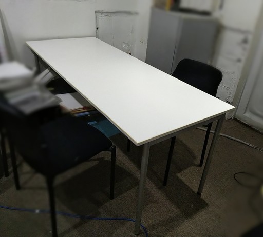 大きい白テーブル　70cm×180cm×高さ70cm