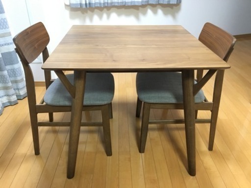 ダイニングテーブルセット（テーブル×1、椅子×2）