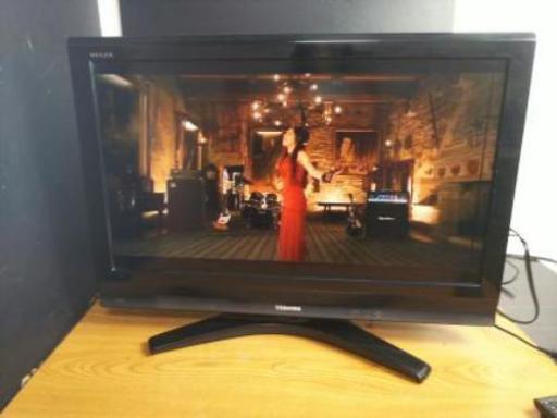 TOSHIBA 東芝 REGZA 32型 液晶カラーテレビ  2010年製