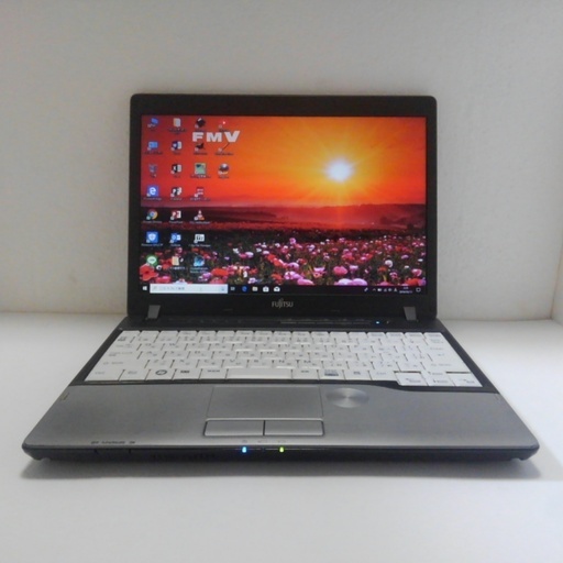 ★少し訳有だけどすぐに使えます★富士通コンパクトPC★031