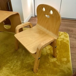 無料 1.5〜4歳目安 キコリのテーブル&イスセット
