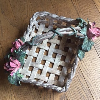 紙粘土作品 スクエアバスケット 薔薇の画像