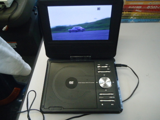 ＤＶＤプレーヤー　7型　ＥＡＳＴ　乾電池＆アダプター式　美品