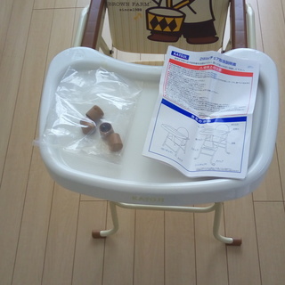 高さ調節ができるベビーチェアです