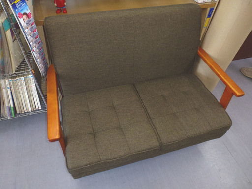 手稲リサイクル 木製フレーム 二人掛けソファ　￥9,500-