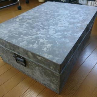 (取引中)ブリキのケース